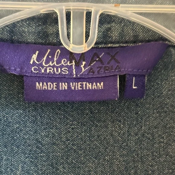 Miley Cyrus & Max Azria Blue Shirt - Picture 4 of 9
